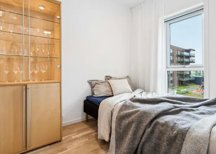 Modern With Seaview Near The Centre *