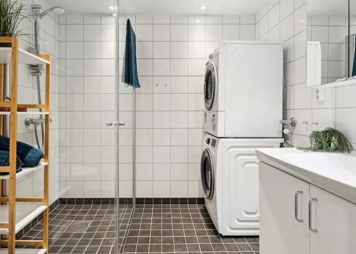 Modern With Seaview Near The Centre